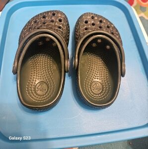 Crocs Kids Shoes Sz.little Boy 6/7- DARK OLIVE GREEN *LIKE NEW